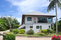 Samui Honey Suite Hotels near Big Buddha Temple (Wat Phra Yai)