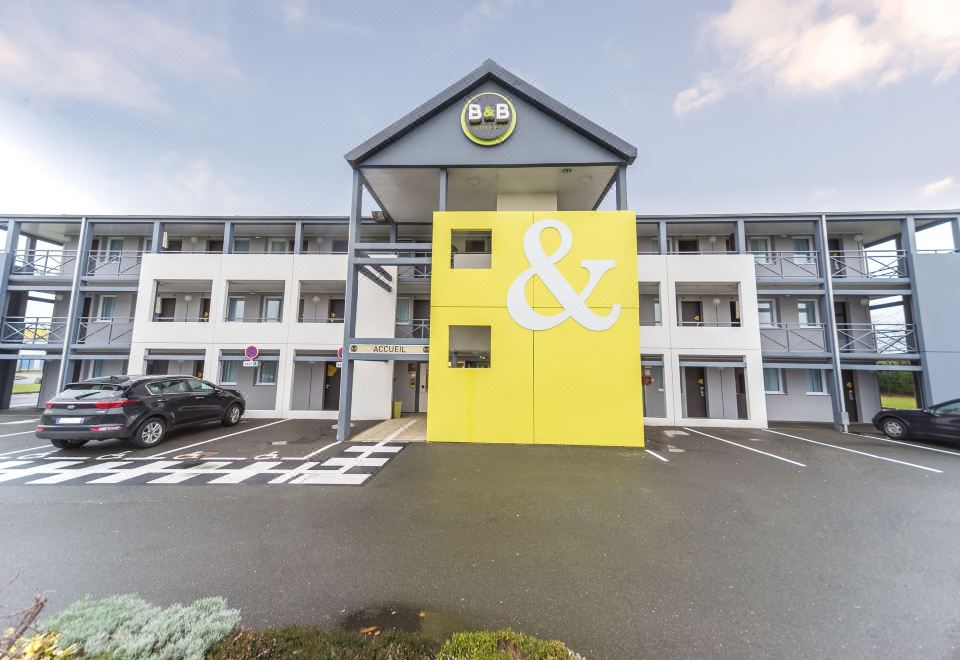 [B&B 호텔 알랑송 노흐의 아늑한 로비 공간]