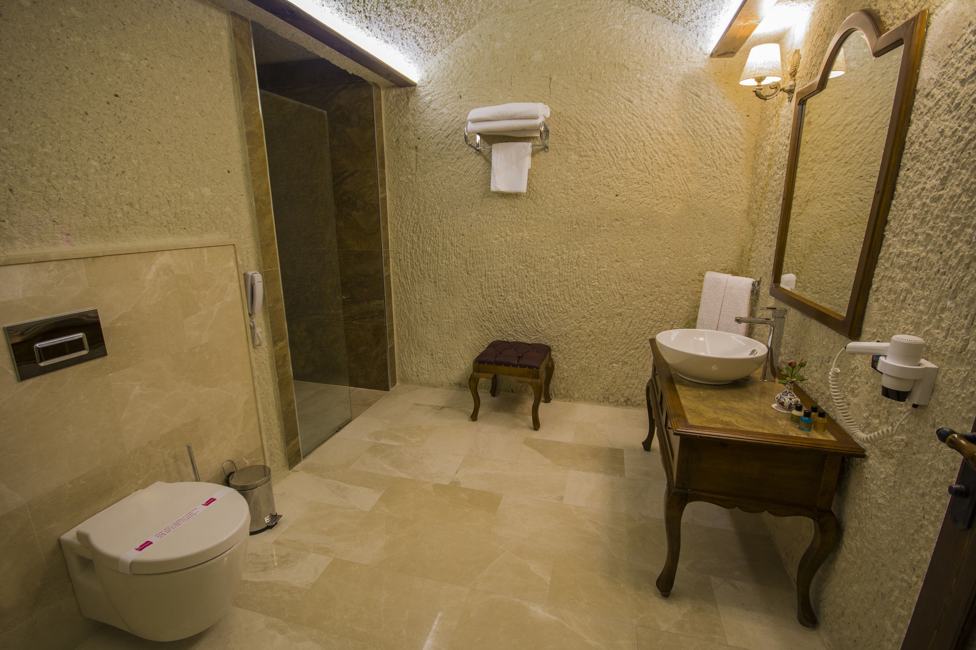 Artemis Cave Suites