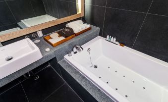 Capace Hotel Gangnam - Housity