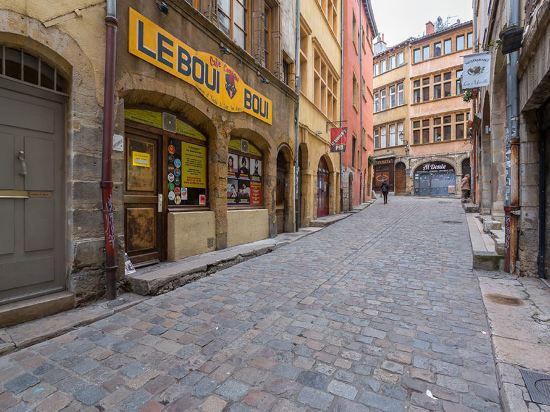 Hotels Near Le Chat Perche In Lyon 21 Hotels Trip Com
