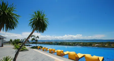 C Suites at Mactan Newtown Отели рядом с достопримечательностью «Остров Оланго»