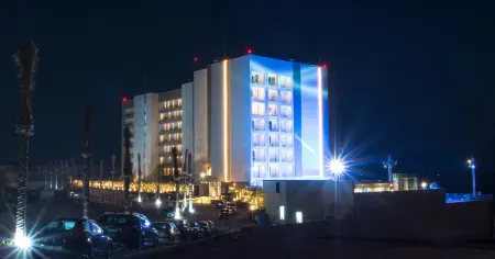 Lancaster Eden Bay Отели в г. Ghobeiry