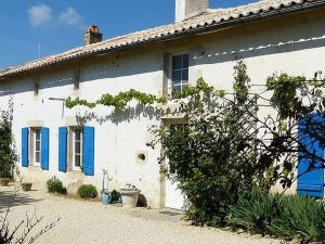 Maison de 4 Chambres Avec Piscine Partagee Jardin Amenage et Wifi a Saint Vincent la Chatre