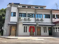 IBook4 Deluxe 2 Bedroom Gurney Suite by IBook Homestay