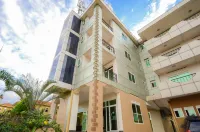 Emperor Hotels Hoteles en Kira Town
