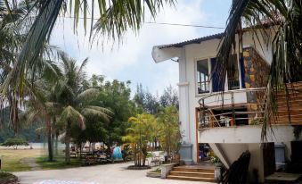 Tung Thu Beach Bungalow