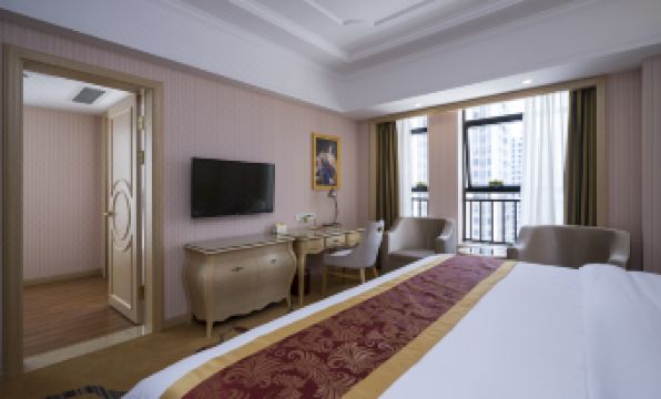 Vienna International Hotel (Dongguan Shilong Huixing Business Center)