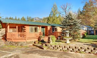 Prospector's Bend - Two Bedroom Home with Hot Tub