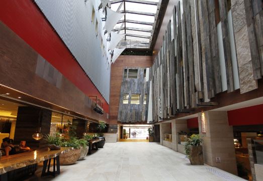 5. 더 솔즈베리 호..