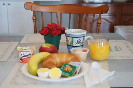 Le Deauville Motel Отели рядом с достопримечательностью «Парк Сарсель»