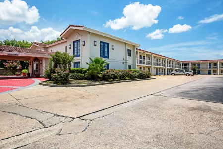 Super 8 by Wyndham Texas City