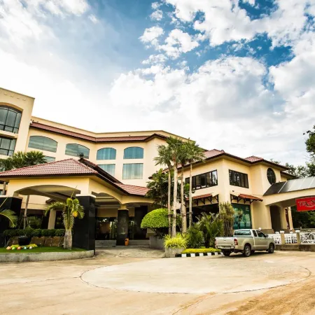 The Hill Hotel (Pakchong Landmark)