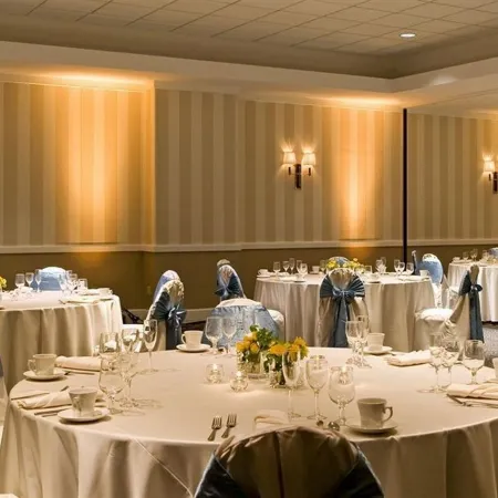 Sheraton Milwaukee Brookfield Hotel