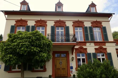 Romantik Hotel Villa Sayn Отели в г. Изенбург