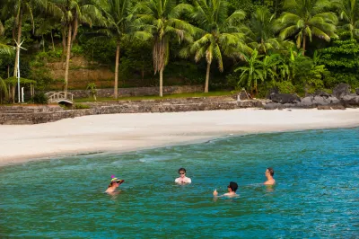 Halong Phoenix Cruiser Hotels in Tuần Châu