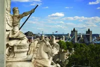 Four Seasons Hotel London at Tower Bridge Hotels in Лондон