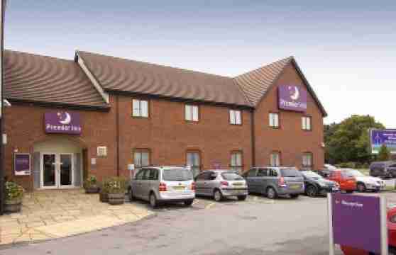 coach house premier inn trafford centre