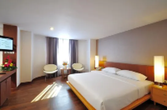 Flipper Lodge Hotel Hotels in Pattaya Beach Road