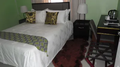 Gill Sleepover Guesthouse Hotel di Kgatleng