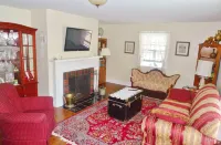 Cavendish Breeze Inn