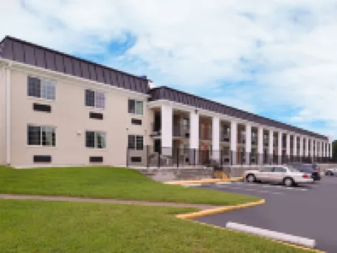 アメリカズ ベスト バリュー イン リッチモンド サウス バミューダのホテル