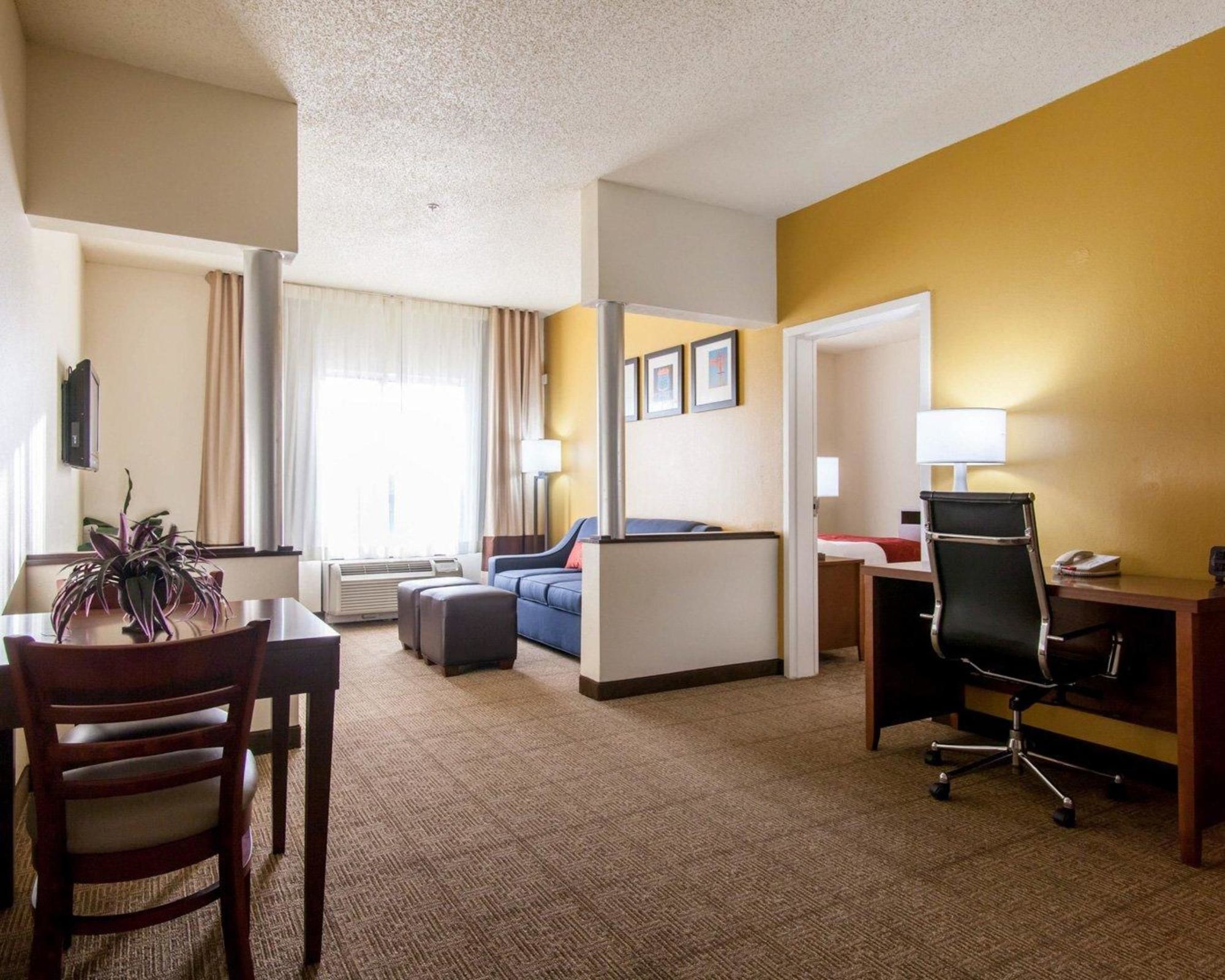 Comfort Suites Central / I-44