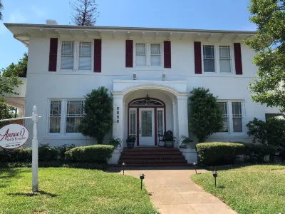 Avenue O Bed and Breakfast