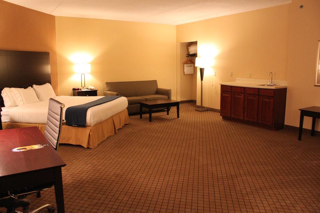 Holiday Inn Express Lewisburg - New Columbia, an Ihg Hotel