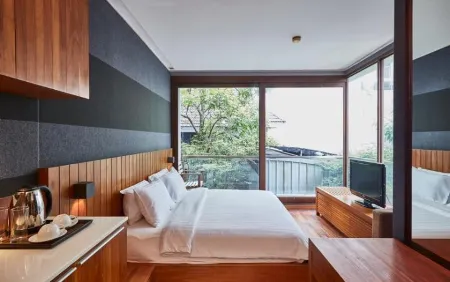 Luxx XL Langsuan Hotel Bangkok