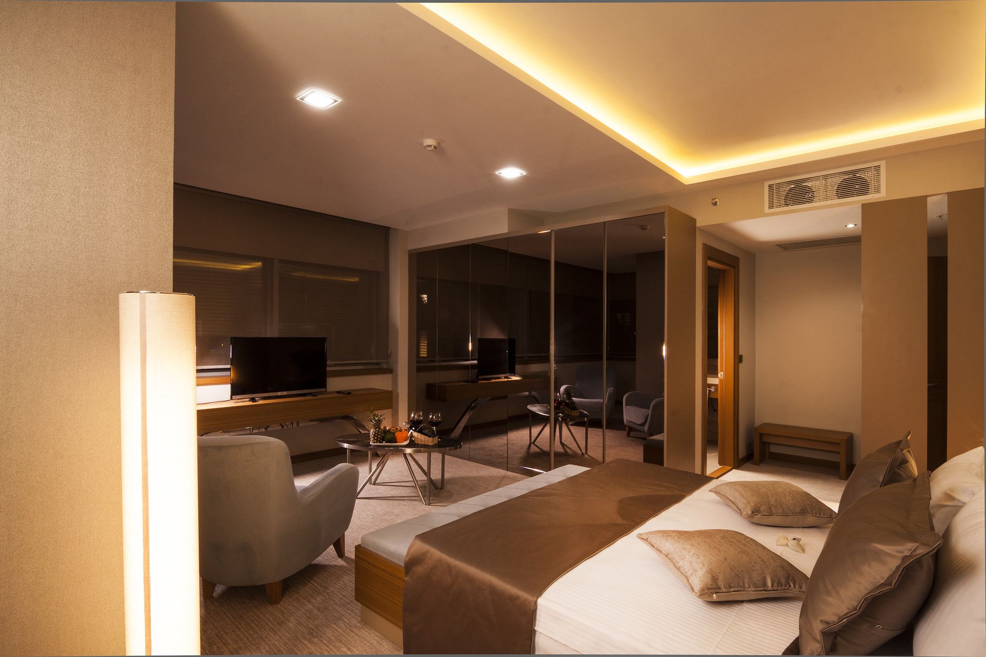 Elara Hotel