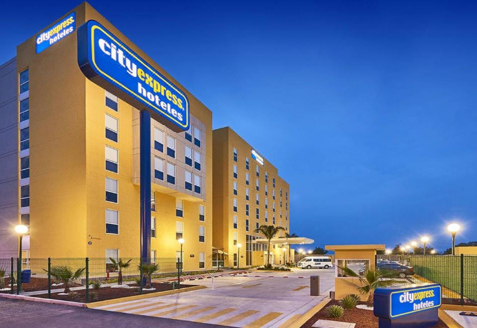 City Express Irapuato-Irapuato Updated 2023 Room Price-Reviews & Deals | City Express Irapuato-Irapuato Updated 2023 Room Price-Reviews & Deals |
