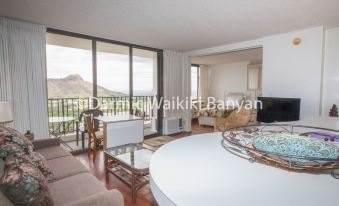 1-3303 Waikiki Banyan