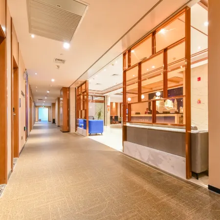 Huayi Select Hotel (Nanning East Railway Station)