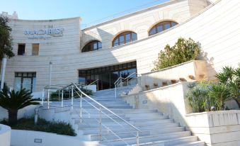 Macaris Suites & Spa