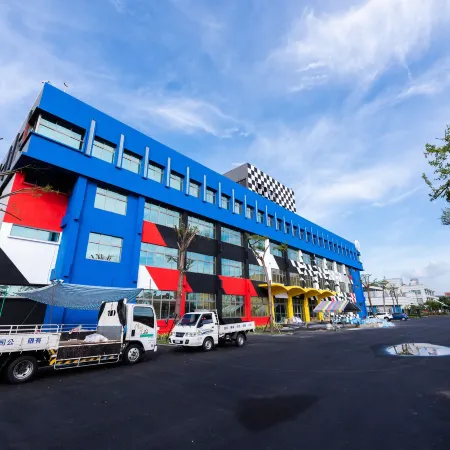 Holiday Garden Hotel SKM Park Отели рядом с достопримечательностью «Станция метро Caoya»
