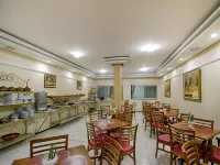 Hotel Golden Park Curitiba by Nacional Inn - 朝食