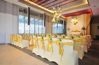 The Quarter Hualamphong by UHG