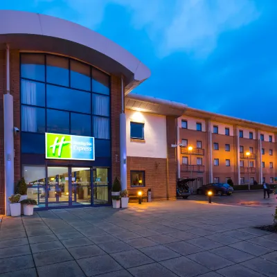 Holiday Inn Express NEWPORT by IHG Отели рядом с достопримечательностью «Замок Кардифф»