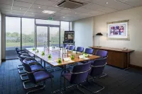 Holiday Inn Basildon 윅퍼드 호텔