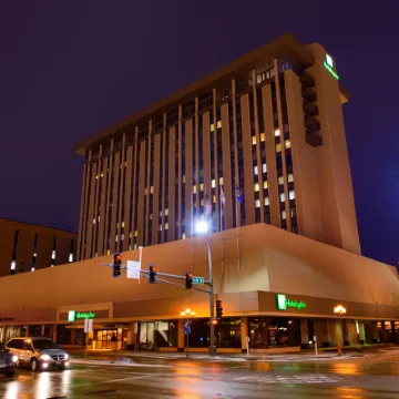 Hotel Indigo ROCHESTER – MAYO CLINIC AREA by IHG Hotels near Shades of Green