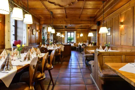 Landgasthof Zum Erdinger Weissbräu Отели рядом с достопримечательностью «Bad Aibling - Therapie & Wellness - H. Waldner»