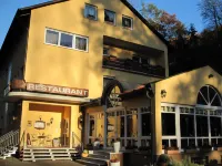 戈爾巴切爾飯店 Weingut Gebruder Andres附近的飯店