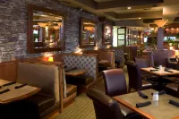 Sandman Signature Vancouver Airport Hotel & Resort