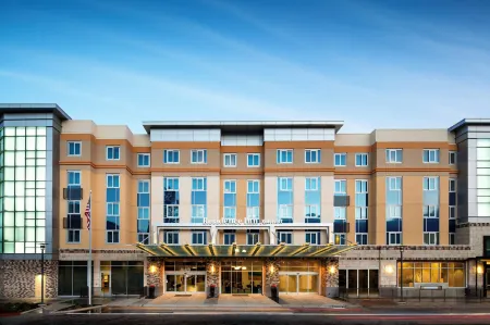 Residence Inn by Marriott San Jose Cupertino Отели рядом с достопримечательностью «Apple Infinite Loop»