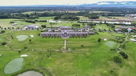 Jiva Hill Resort - Genève Отели в г. Крозе