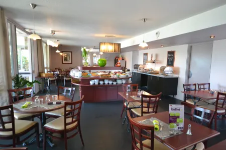 Brit Hotel Caen Hérouville Отели в г. Коломбель