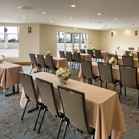 Redondo Beach Hotel, Tapestry Collection by Hilton