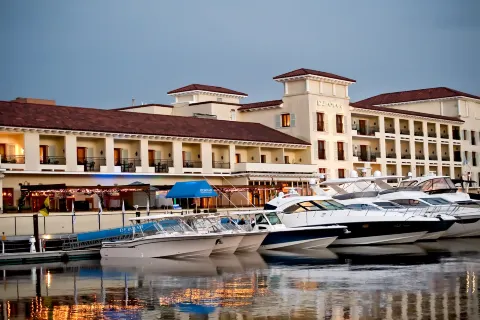 Delamar Greenwich Harbor
