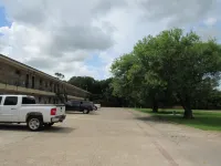 Alvin Extended Stay - parking